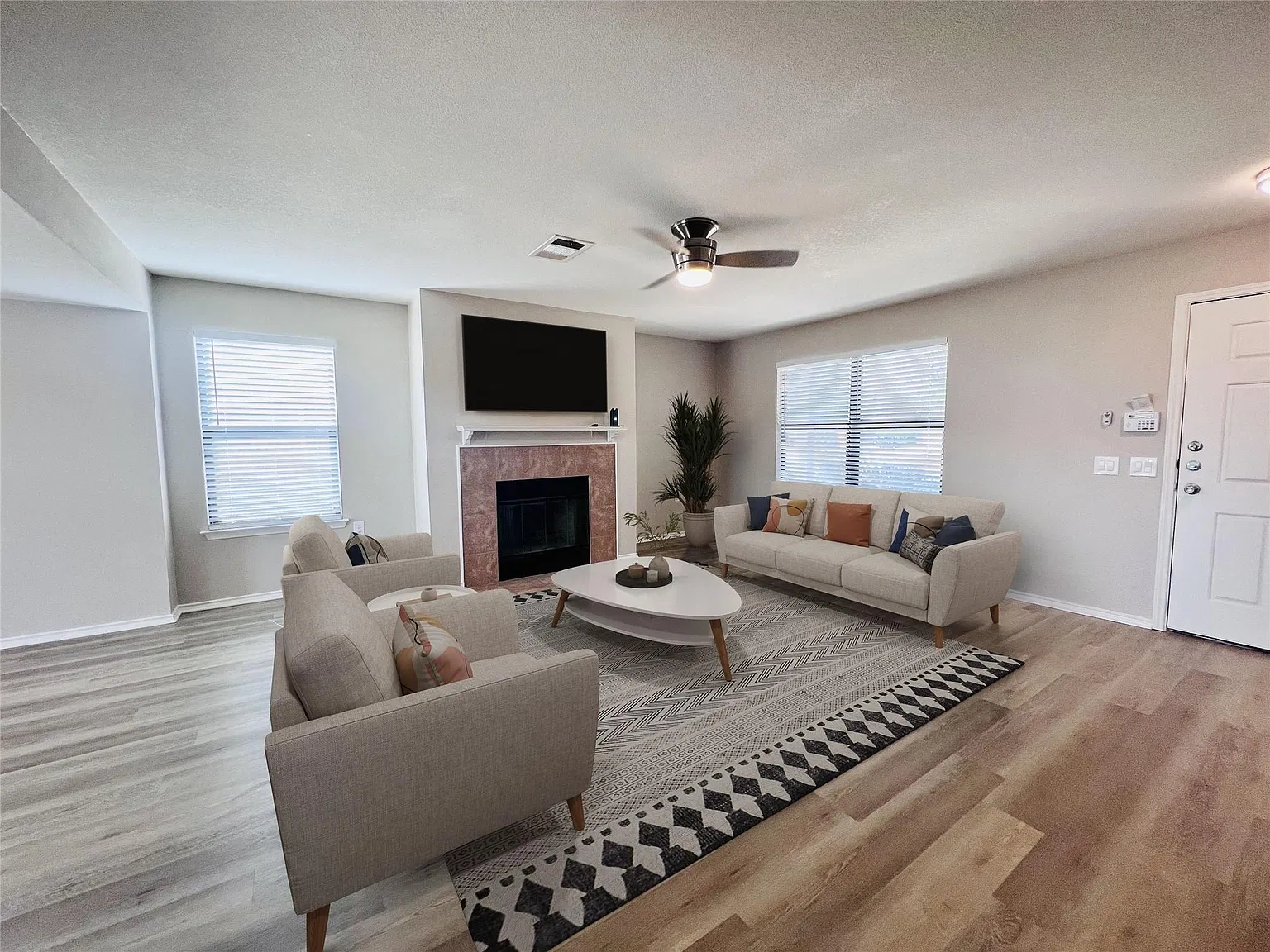 3 bed, 2.5 bath, 2183 sqft, $1,895 — Photo 3