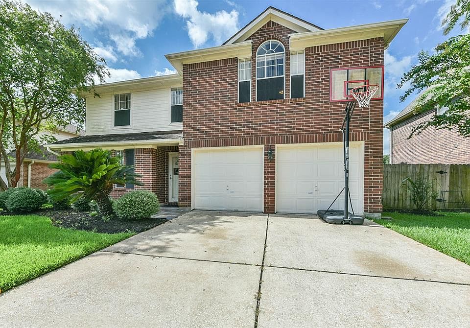 1st image of 10836 Spruce Dr N