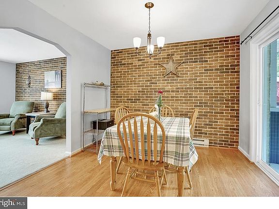 5th image of 145 W Gaul St