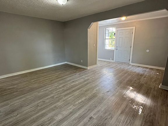 5th image of 5432 Tyler Ave