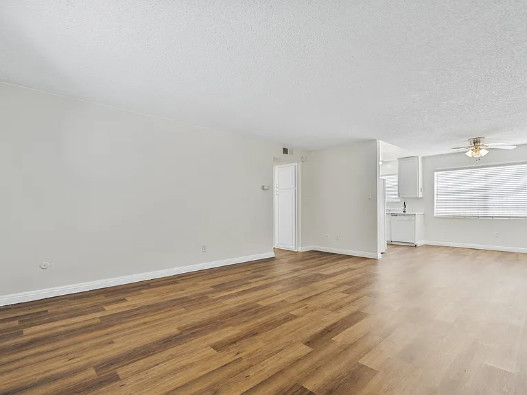 7614 Parkway Dr #1E — Photo 9