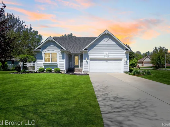 2373 Stonebrook Ct, Flushing, MI 48433