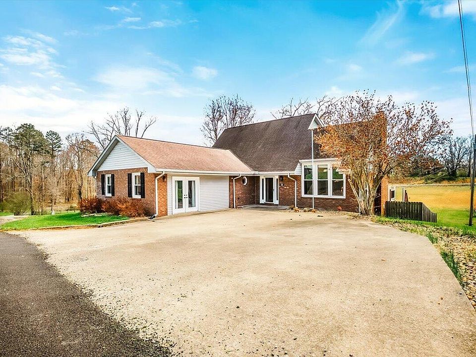 1st image of 32 Meadow Brook Dr