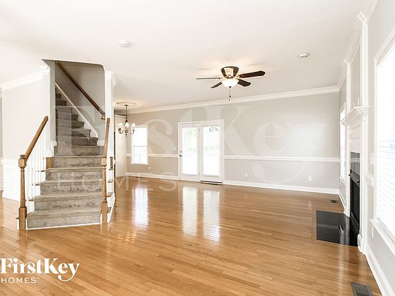 3rd image of 6683 Knob Hill Ct