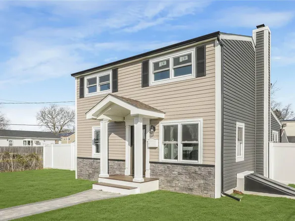 75 Cherubina Lane, North Babylon, NY 11703