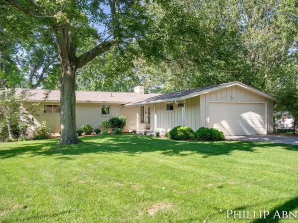 8391 Cowan Lake Dr NE, Rockford, MI 49341