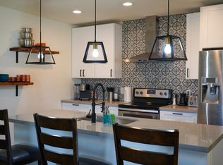 2046 W Medlock Dr, Phoenix, AZ 85015