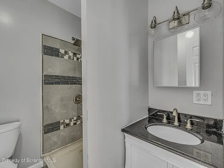 1502 Church Ave — Photo 12