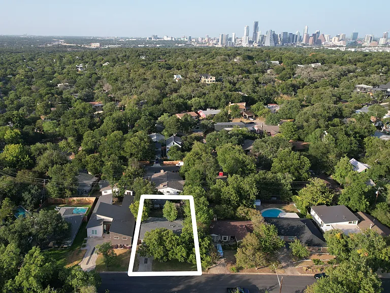 2410 Elmglen Dr — Photo 17