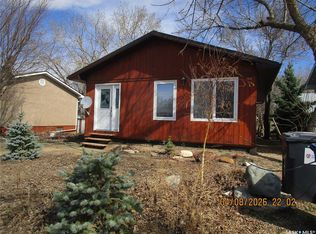 233 4th Ave E, Gravelbourg, SK S0H1X0
