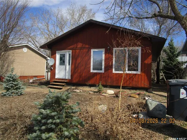 233 4TH AVENUE E, Gravelbourg, SK S0H 1X0
