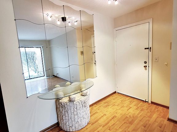 2nd image of 880 N Lakeside Dr APT 1B
