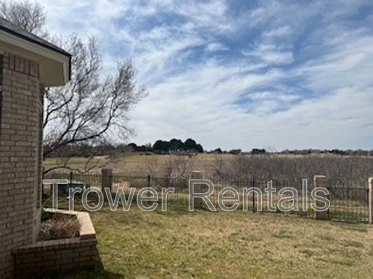 8104 San Antonio St — Photo 5