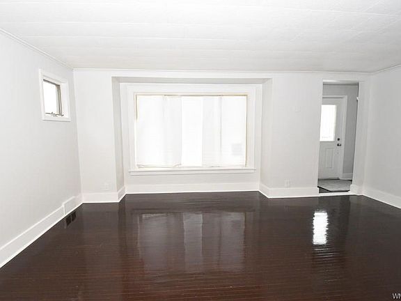 3rd image of 219 Saint Lawrence Ave