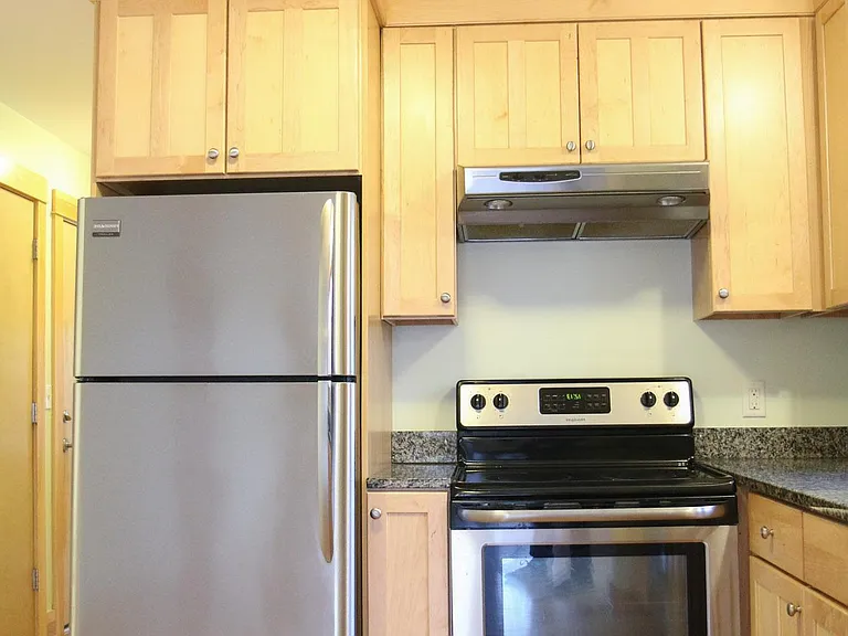 274 Park Ave #4 — Photo 6
