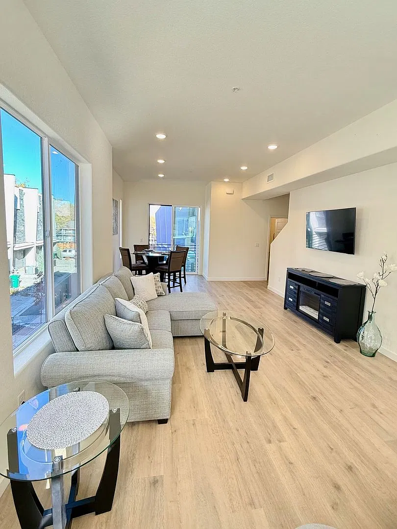 Elegant Riverside Escape New Townhome Steps from the Truckee River — Photo 2