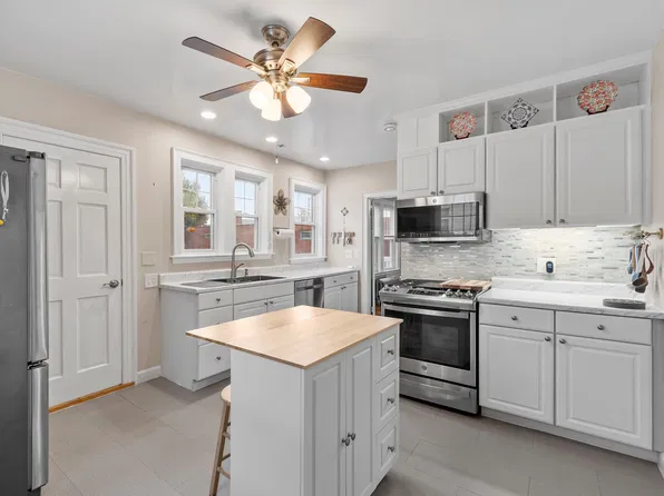 15 Bruce Rd, Waltham, MA 02453
