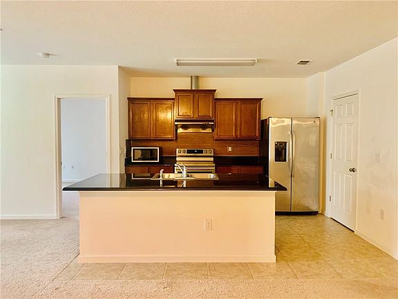 5th image of 1403 Lexington Sq Sw