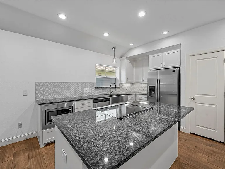 607 E Carter St #607 — Photo 18