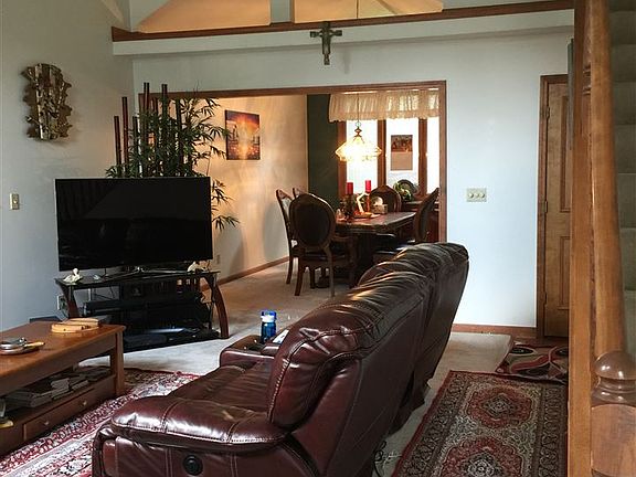 5th image of 1936 Creekbank Ln