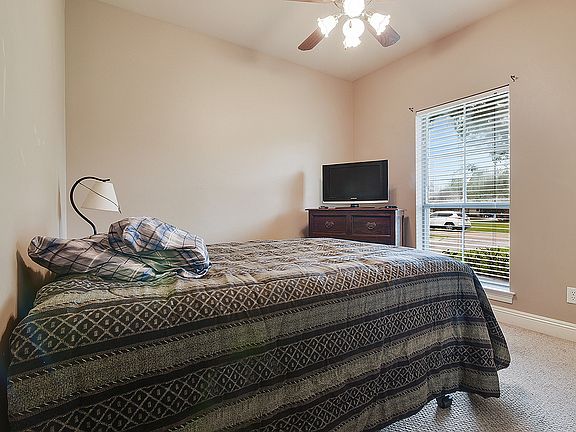 5th image of 11072 Garrett Dr