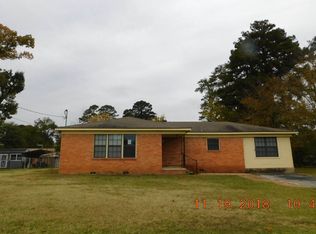 805 Jasper Dr, Marshall, TX 75672