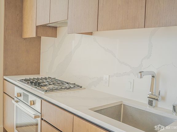 3rd image of 121 Stewart St #3008