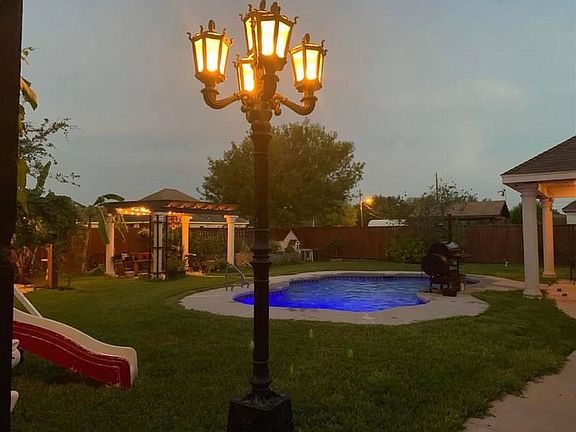 4th image of 2210 Jewel Cir