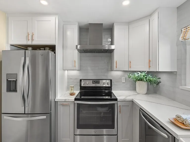 386 Union Ave — Photo 11