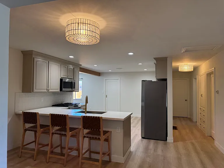 8 Panoramic Ave #A — Photo 1