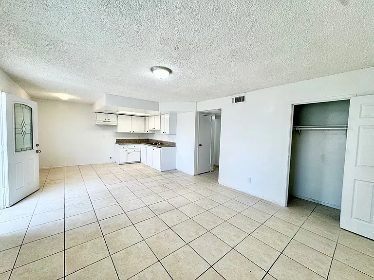 3427 E Cheyenne Ave #B — Photo 20