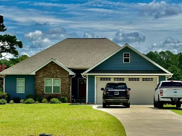 149 Woodlake Cir, Douglas, GA 31535