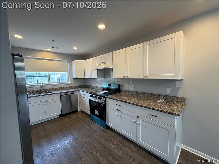29415 Glen Oaks Blvd E — Photo 9