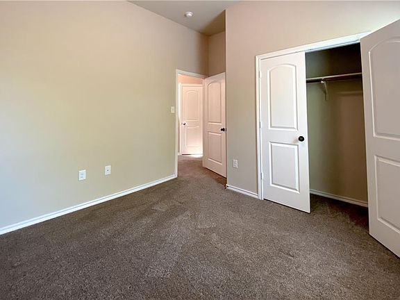 5th image of 125 & 131 Creekside Villa Dr