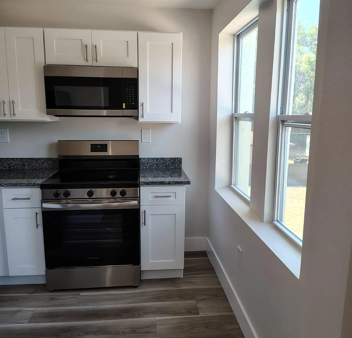 2 bed, 725 sqft, $1,295 — Photo 2