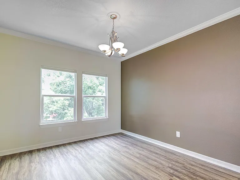 1009 Bryan Ave — Photo 11