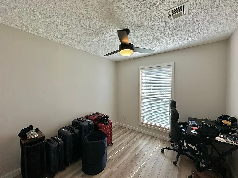 4720 NE Macarthur Cir — Photo 16