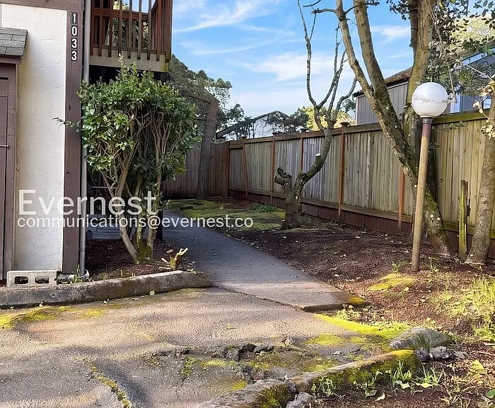 1033 SW 148th St #3 — Photo 2
