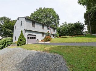 43 Magnolia St, Rumford, RI 02916