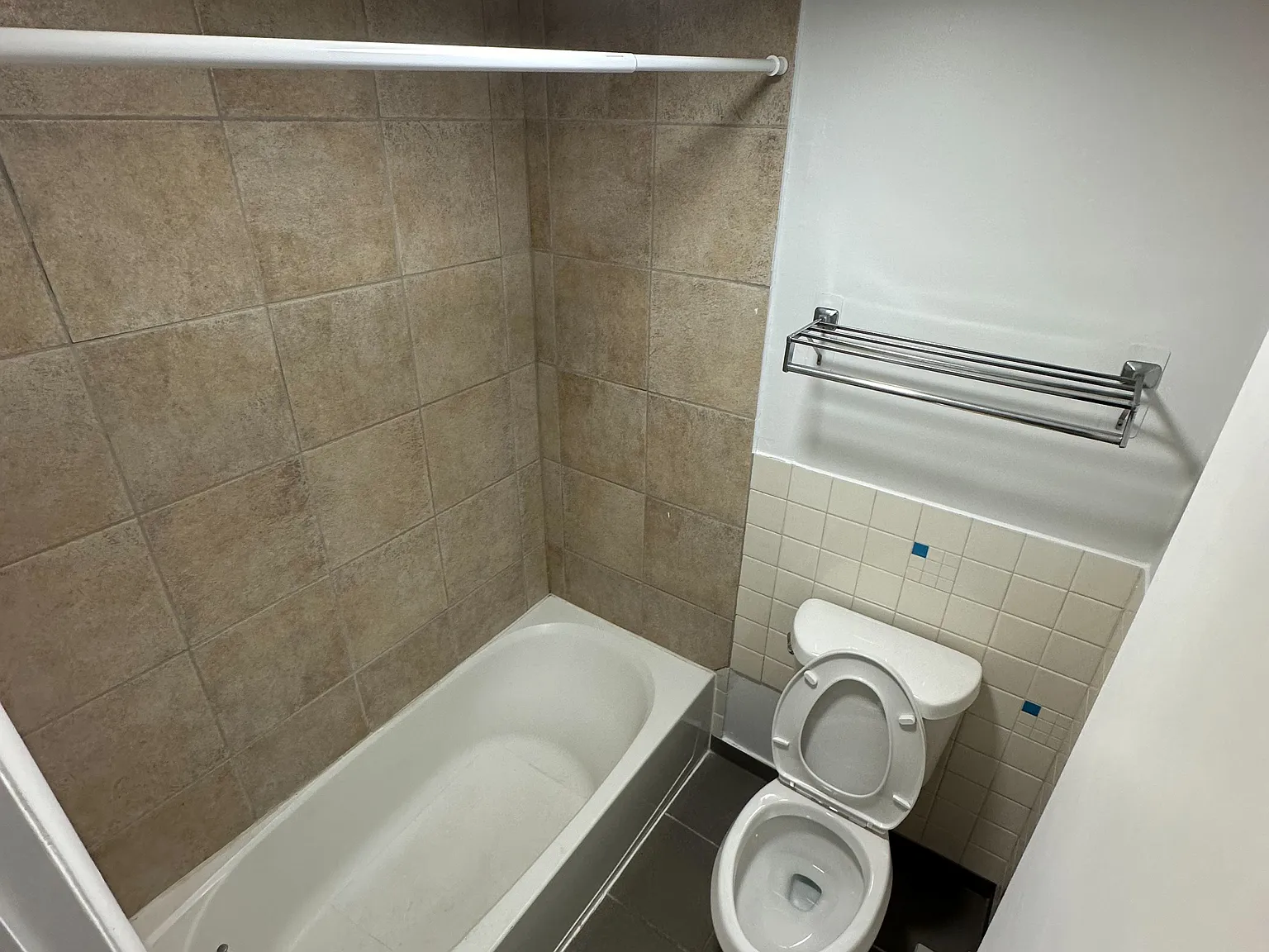 Studio, 300 sqft, $695 — Photo 4