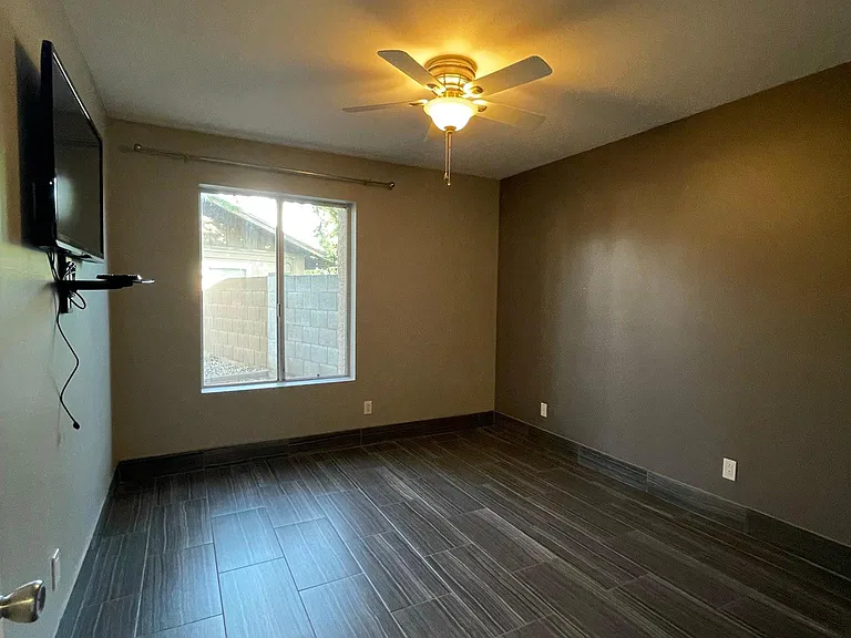Looking into one Bedroom 1.