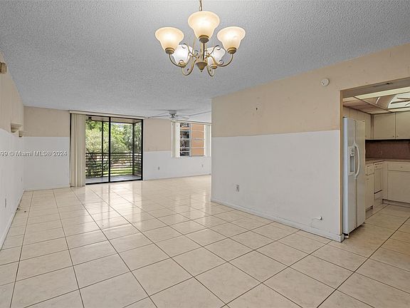 5th image of 1000 Saint Charles Pl APT 208