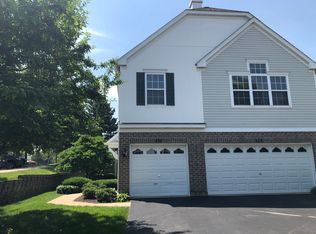 201 Gazebo Ln, Lombard, IL