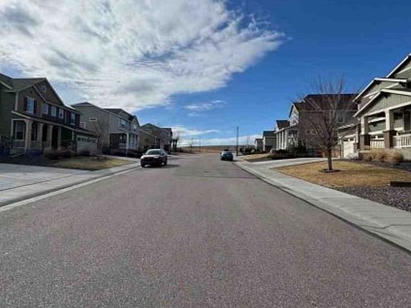 Exterior Neighborhood (street photo)