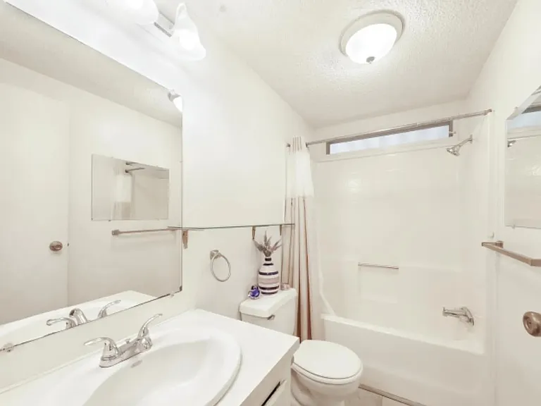 978 Cold Spring Rd #4 — Photo 4