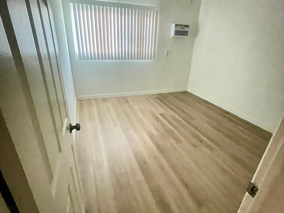 5th image of 4330 Vineland Ave #15
