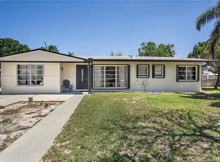 821 SE Stafford Dr, Stuart, FL 34996