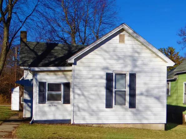 609 E Washington St, Clinton, IL 61727