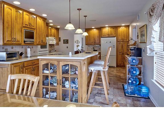 4th image of 21 Woodhurst Dr
