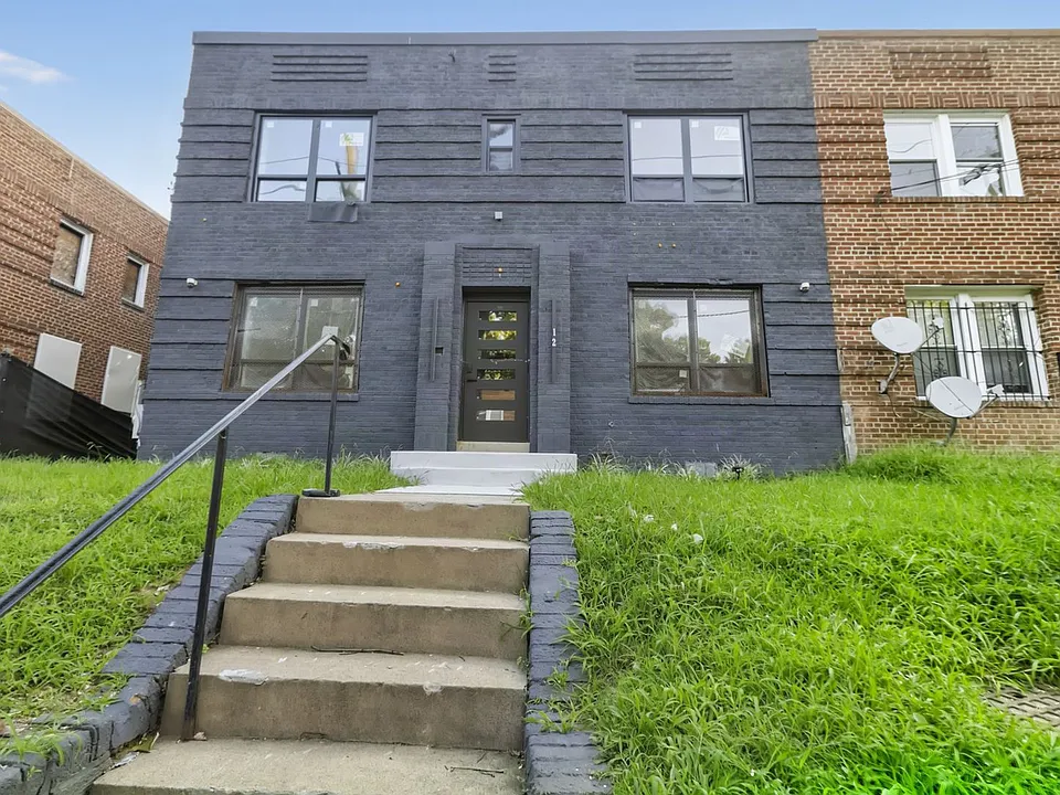 412 Newcomb St SE #3